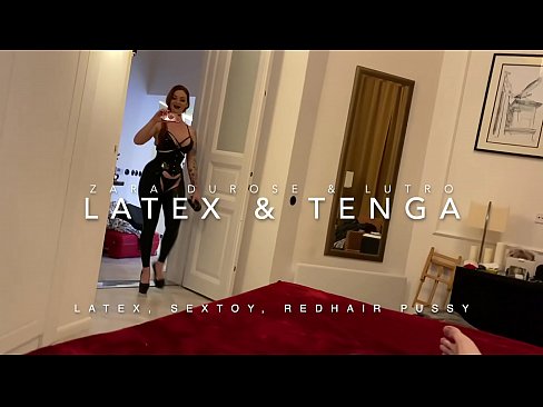 ❤️ Jaruma mai jajayen kaya sanye da rigar latex mai cin duri ❤️ Batsa ️❤